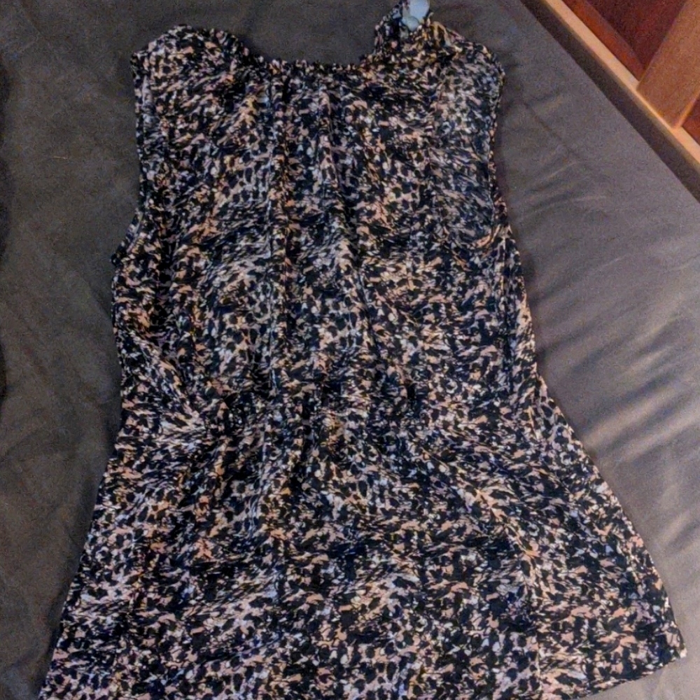 Sleeveless highneck top